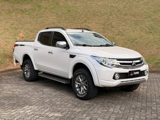 MITSUBISHI L200 TRITON 2.4 16V TURBO DIESEL SPORT HPE-S CD 4P 4X4 AUTOMÁTICO MITSUBISHI L200 TRITON 2.4 16V TURBO DIESEL SPORT HPE-S CD 4P 4X4 AUTOMÁTICO